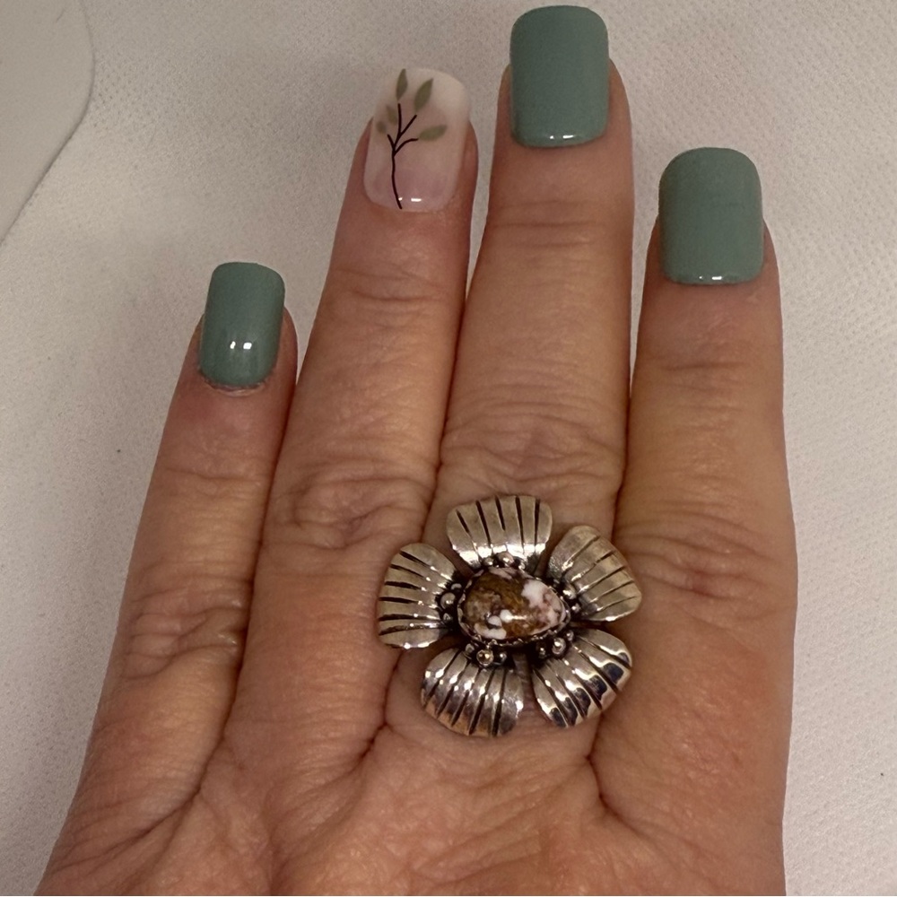 925 Sterling Silver flower ring with white horse stone